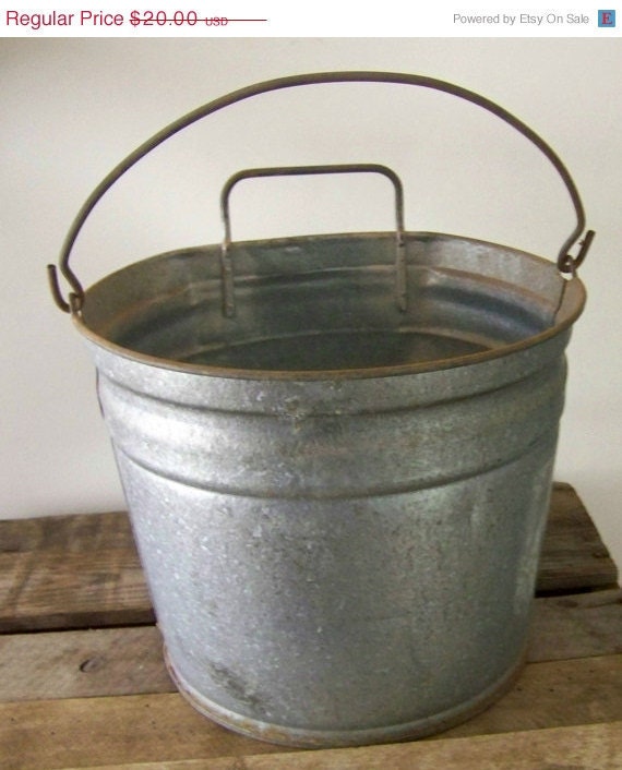 On Sale Hanging Galvanized Metal Feed Bucket