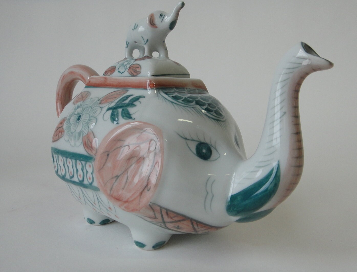 Porcelain ELEPHANT Teapot Chinoiserie Pink and by tweakedhome
