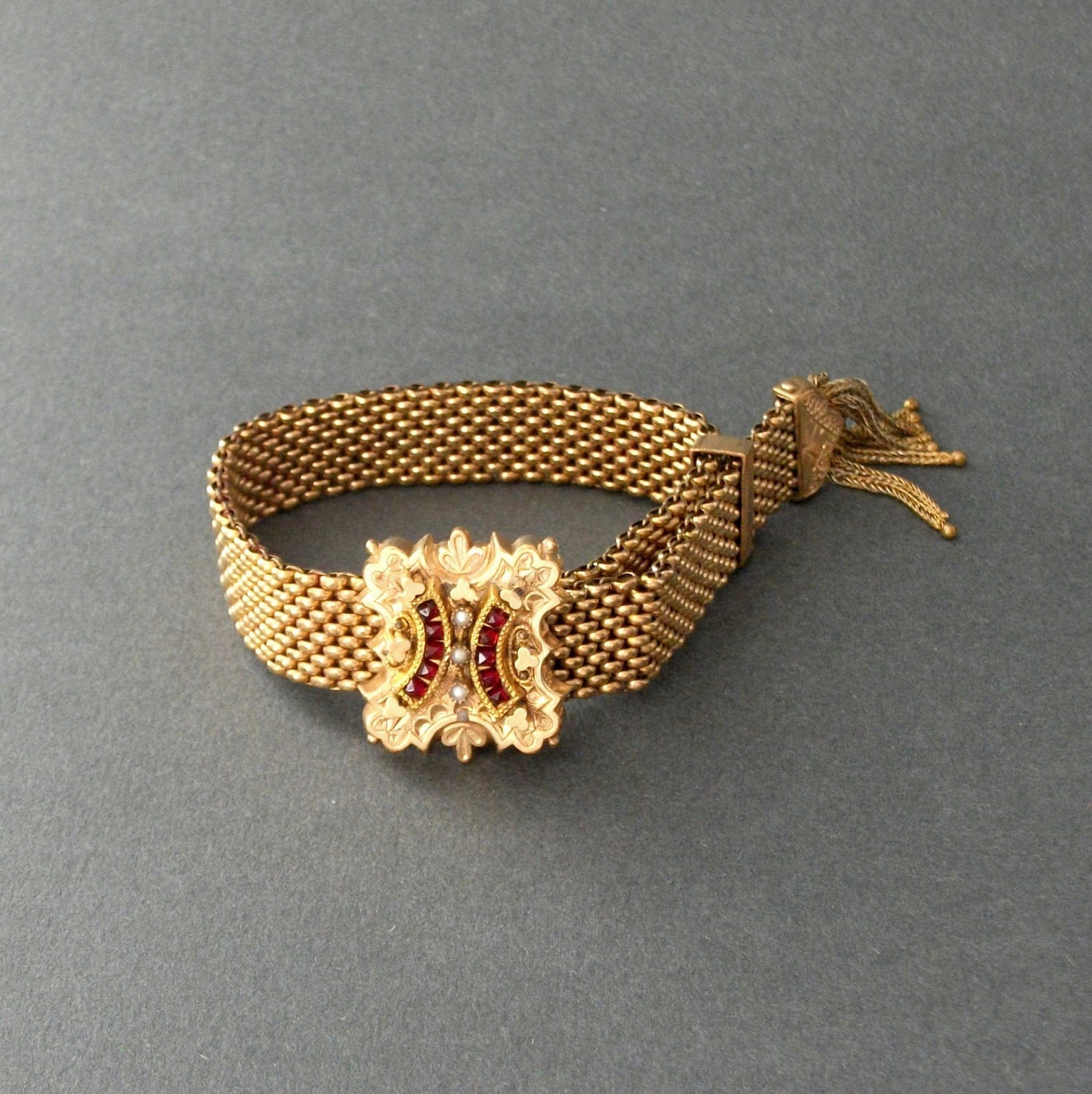 Antique Victorian Jewelry : Mesh Bracelet . Garnets and Pearls
