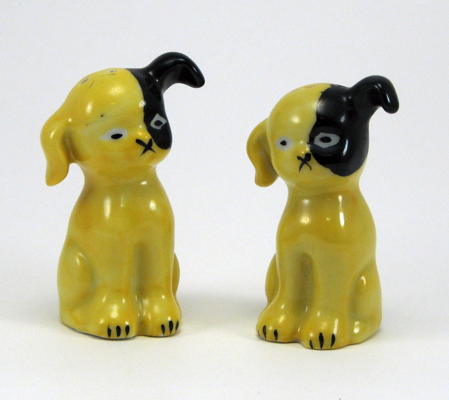 Salt and Pepper Shakers Dogs