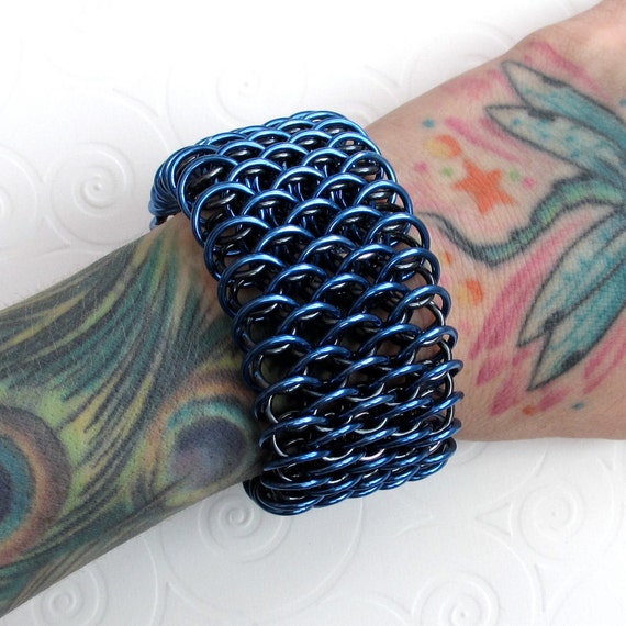 Chunky chainmail bracelet Dragonscale weave denim blue