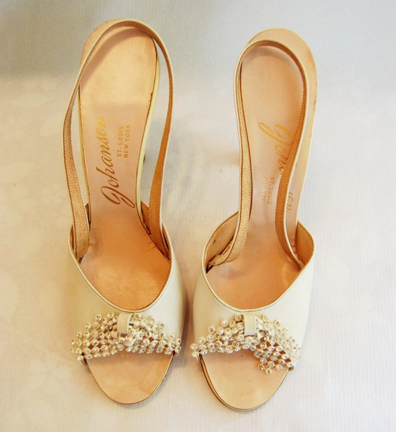 Vintage 1960s Johansen Women's Off White Slingback Shoes