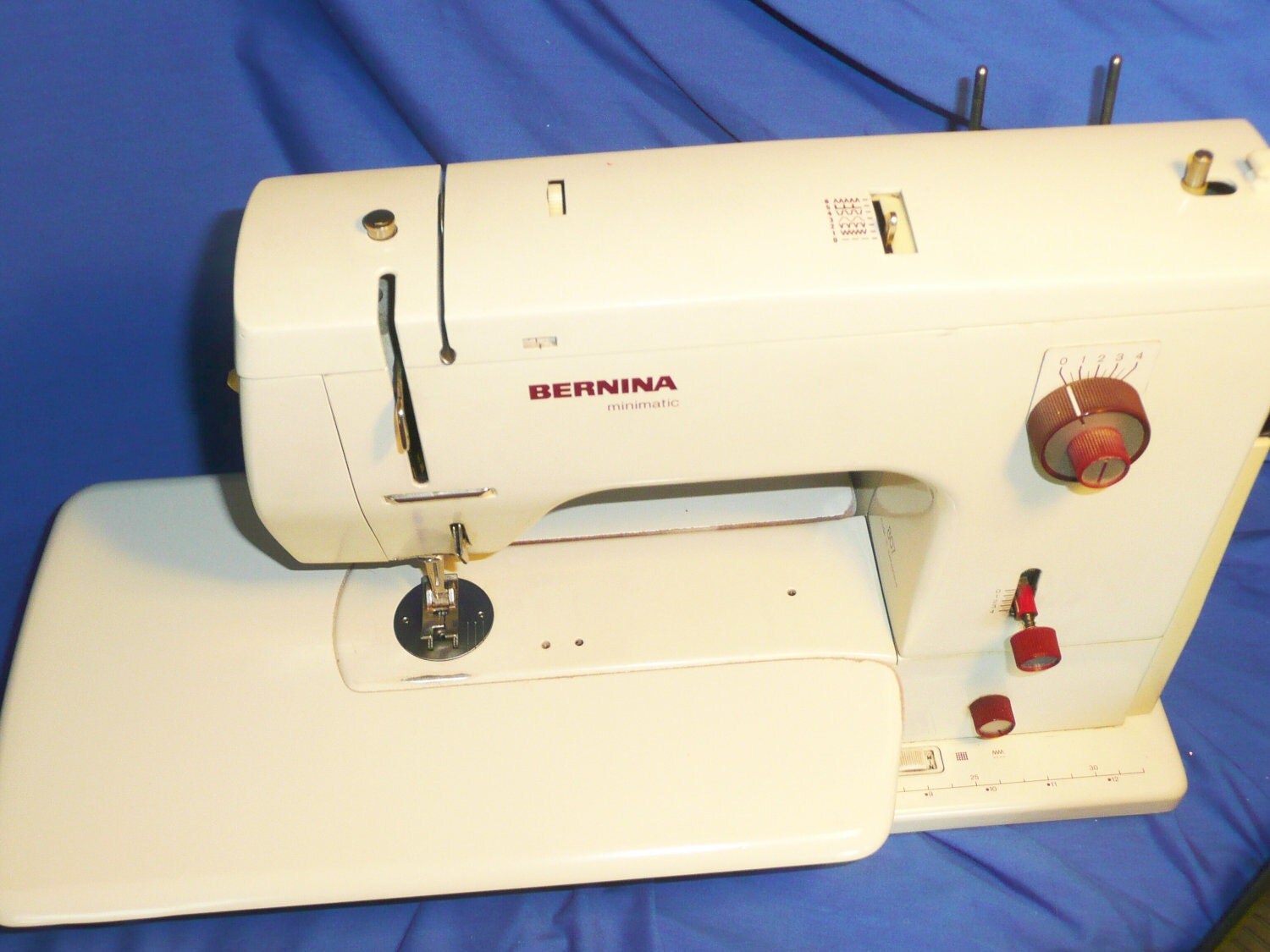 Bernina Minimatic 807 Sewing Machine