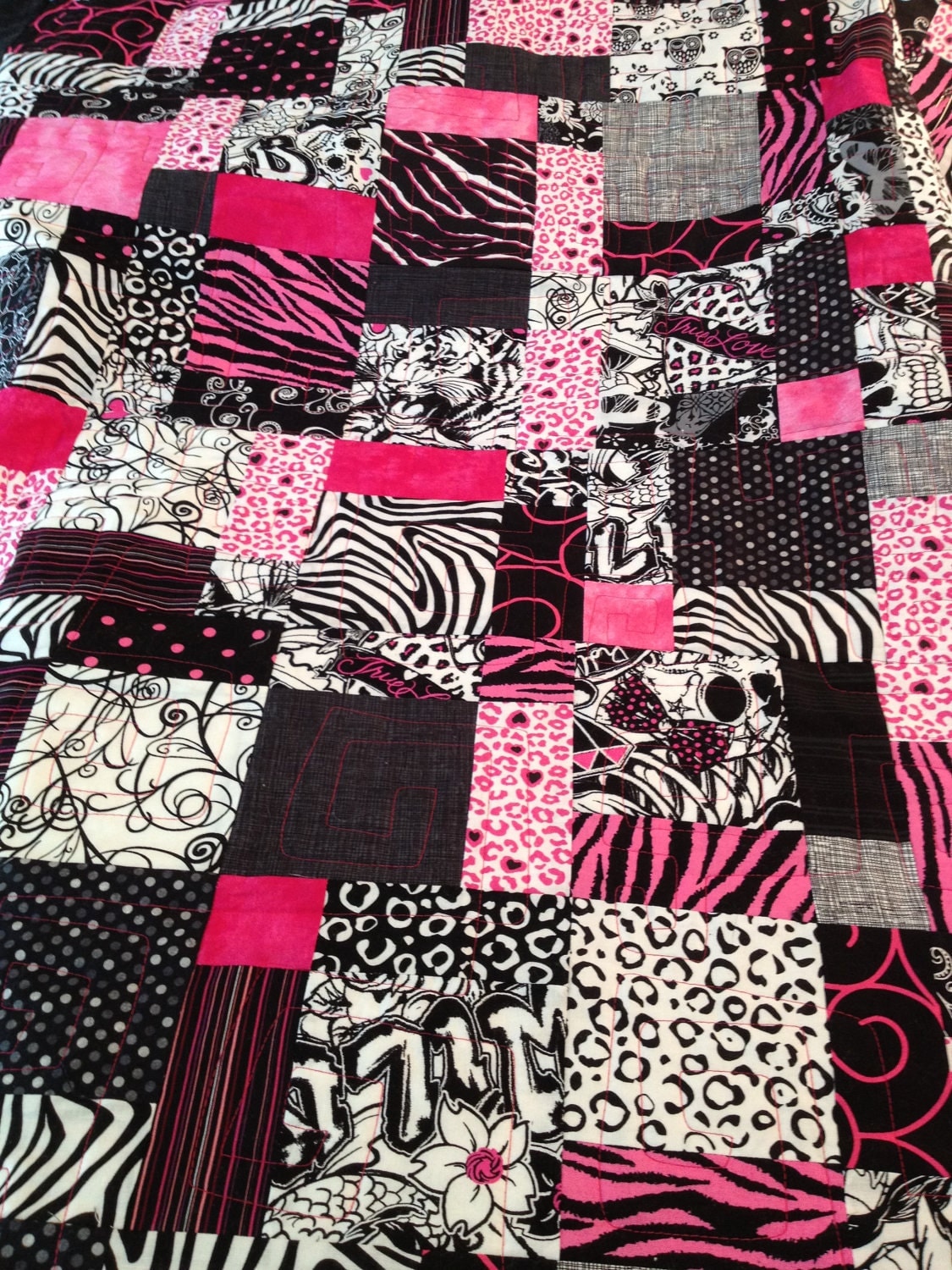 handmade-quilt-black-white-and-pink-frenzy-twin