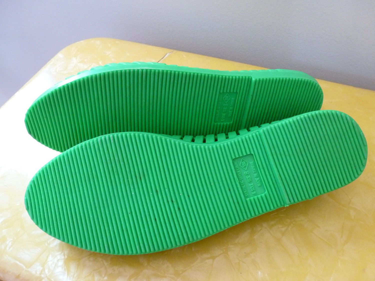 80's Jelly Shoes Neon Green Rubber Flats 8