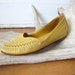 90's WOVEN Pale Yellow Leather Small Wedge Flats / Wedge Flats / Size 9