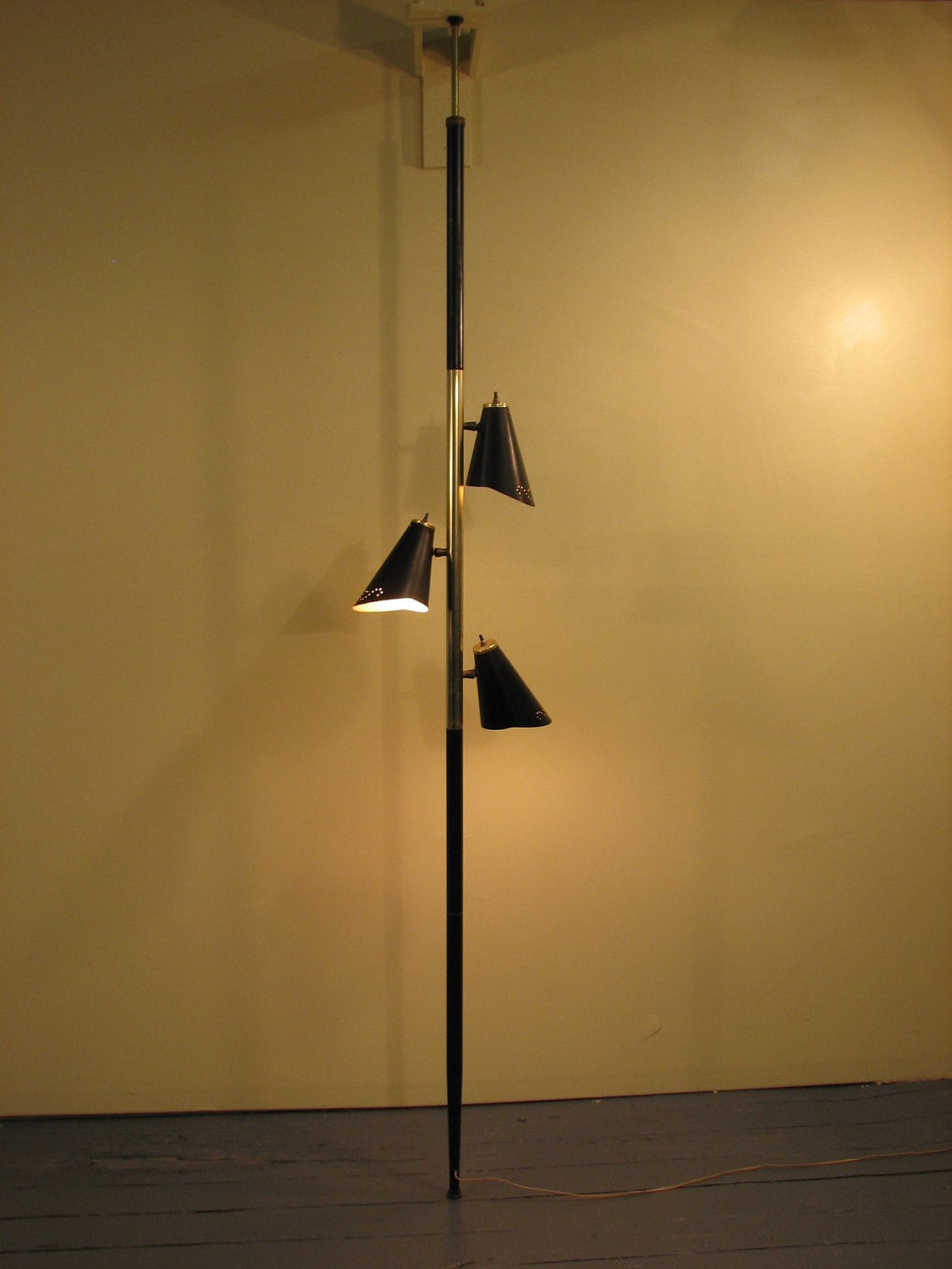 Mid Century Modern 1960's floor to ceiling lamp