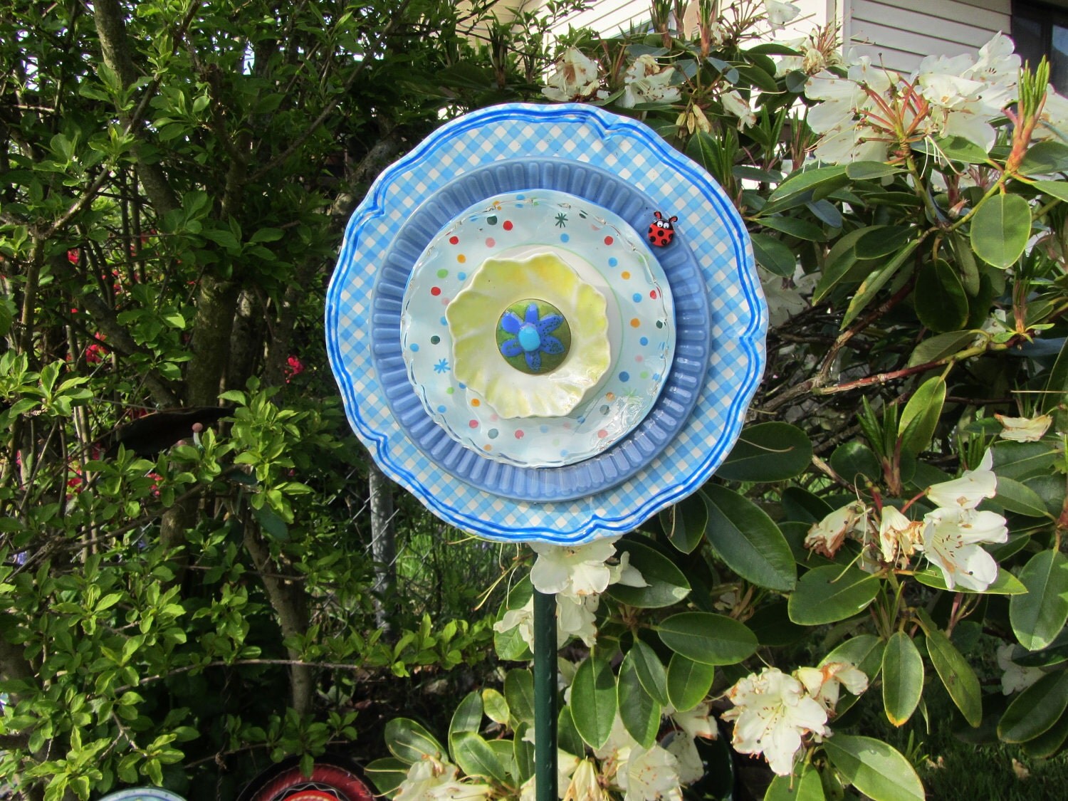 dish-art-decor-for-the-garden