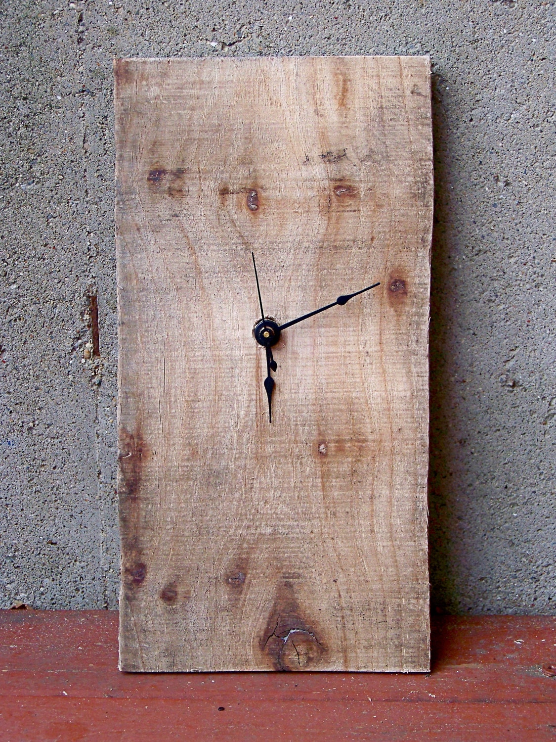 Minimalist Reclaimed Wood Pallet Clock