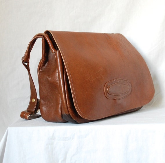 Vintage 70s Leather Messenger Flap Handbag