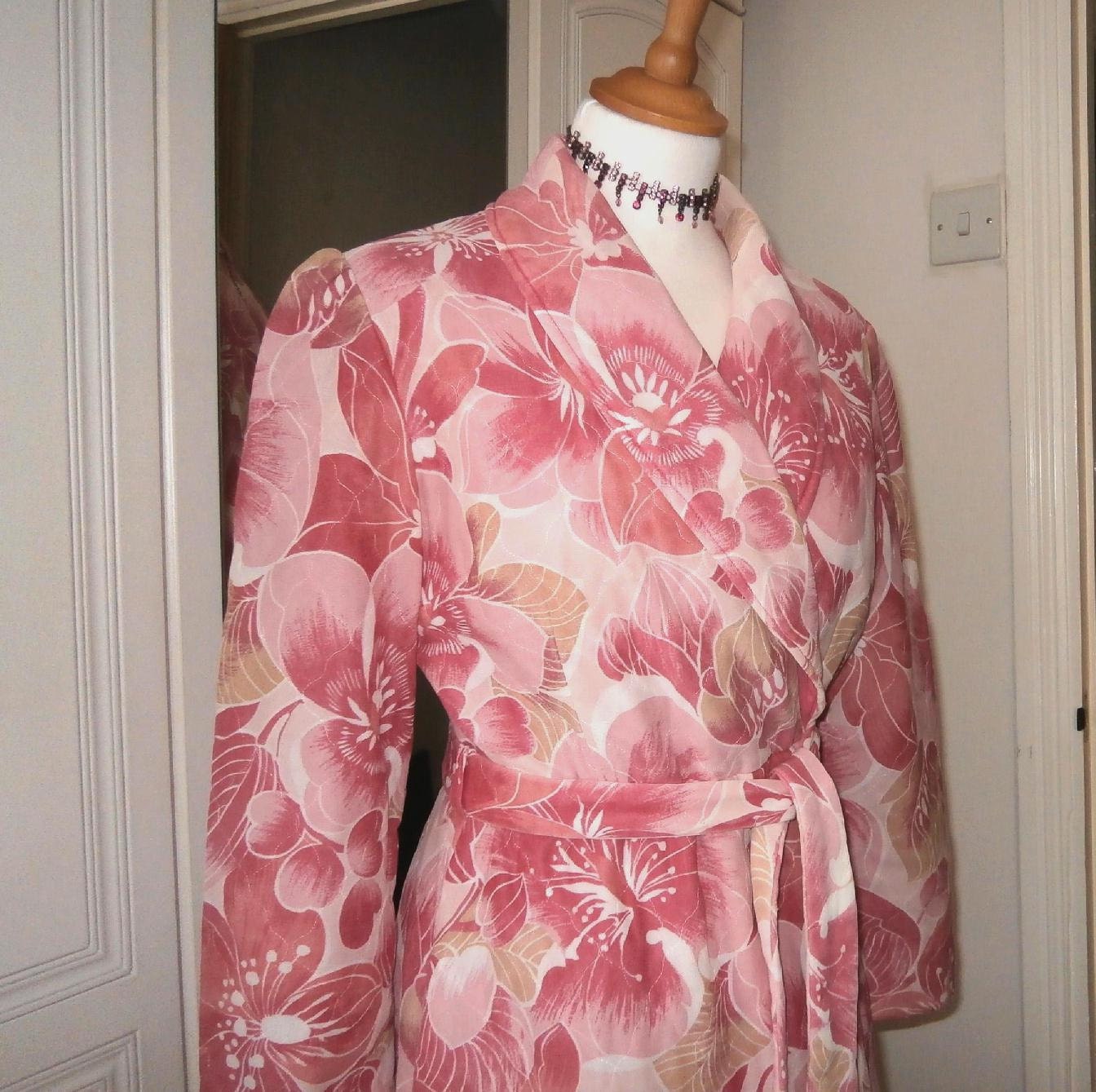 1950s quilted robe housecoat fitted shape floral pattern