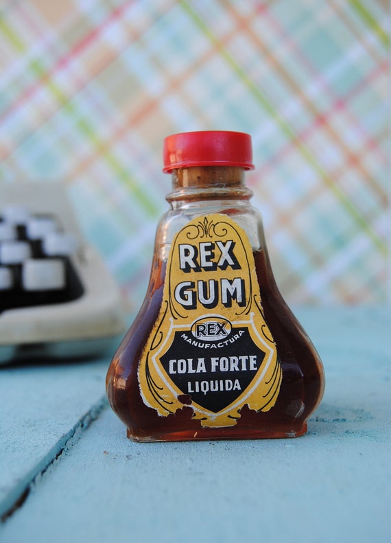 vintage bottle of glue unused 01