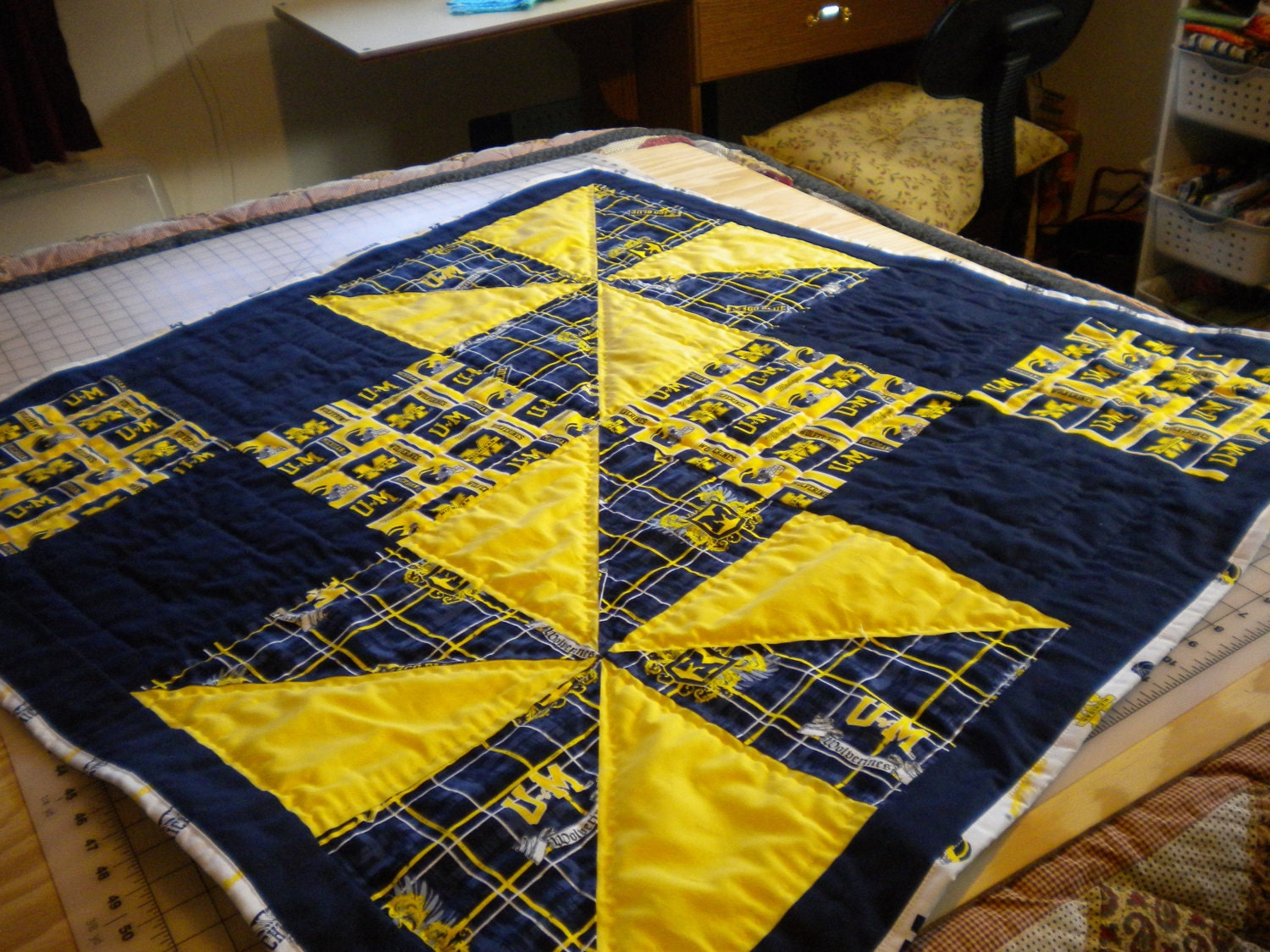 university-of-michigan-yellow-pinwheel-quilt