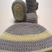 Baby booties and hat set. Crochet. Unisex. Ready to ship. Newborn to 3 month. Gender neutral.