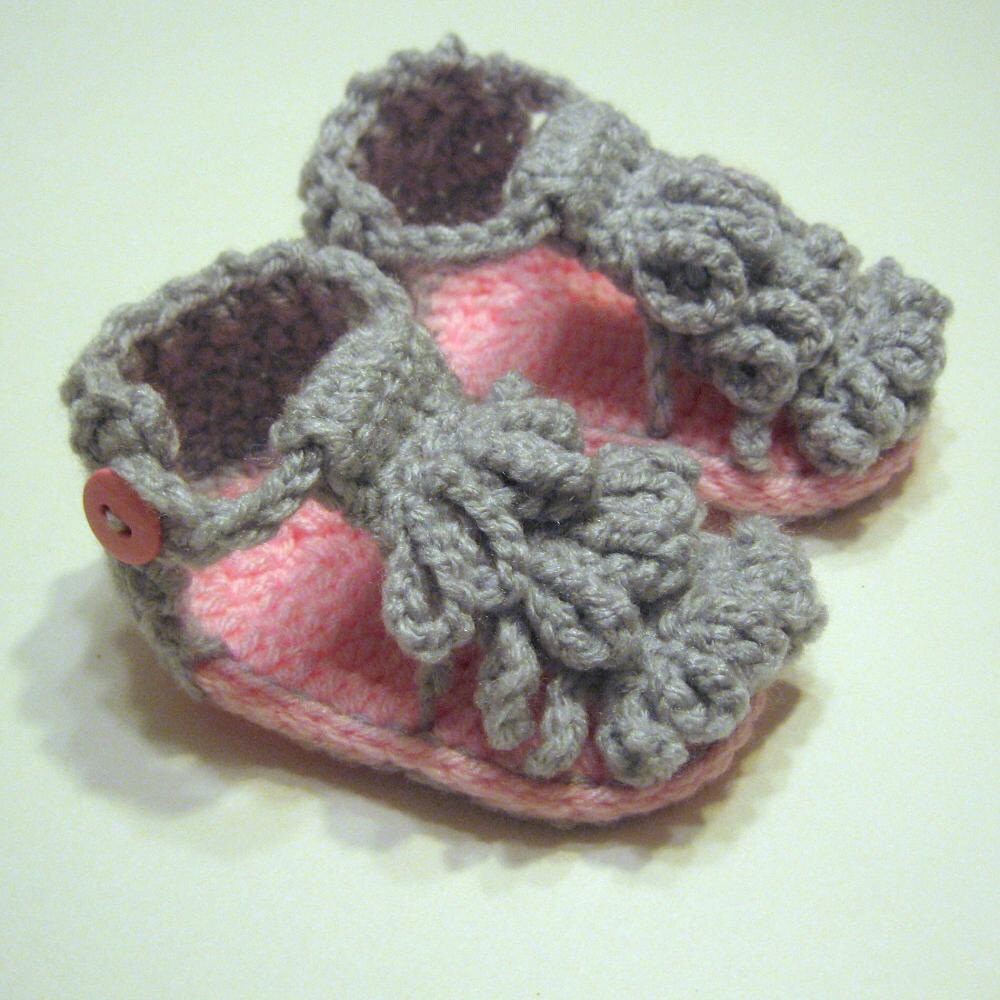 Baby girl sandals. Crochet. Pink and Gray. 0 to 6 months