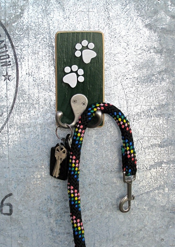 Pet Leash Hook. hunter green.