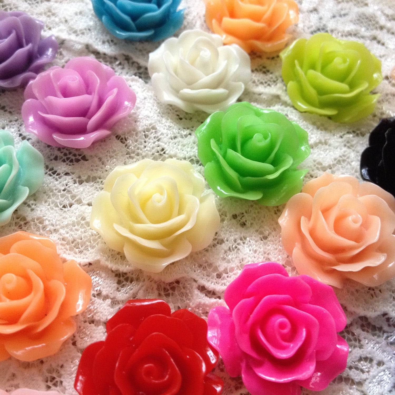 18 Pcs Vintage Style Plastic Rose Cabochon flowers Resin Roses