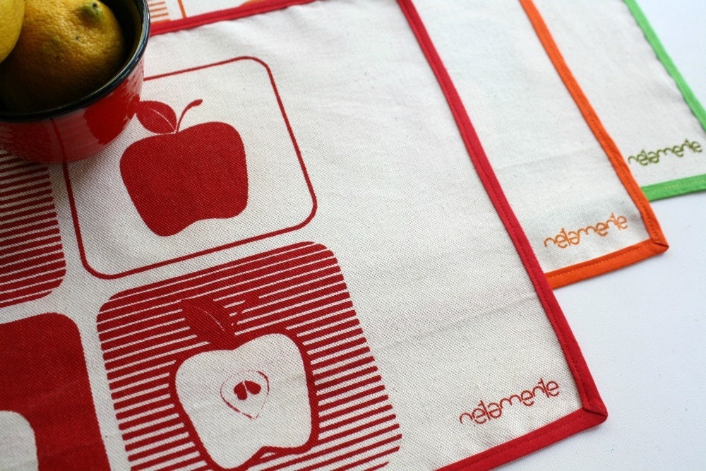 APPLE PLACEMATS set of 2 table mats screenprinted by Netamente