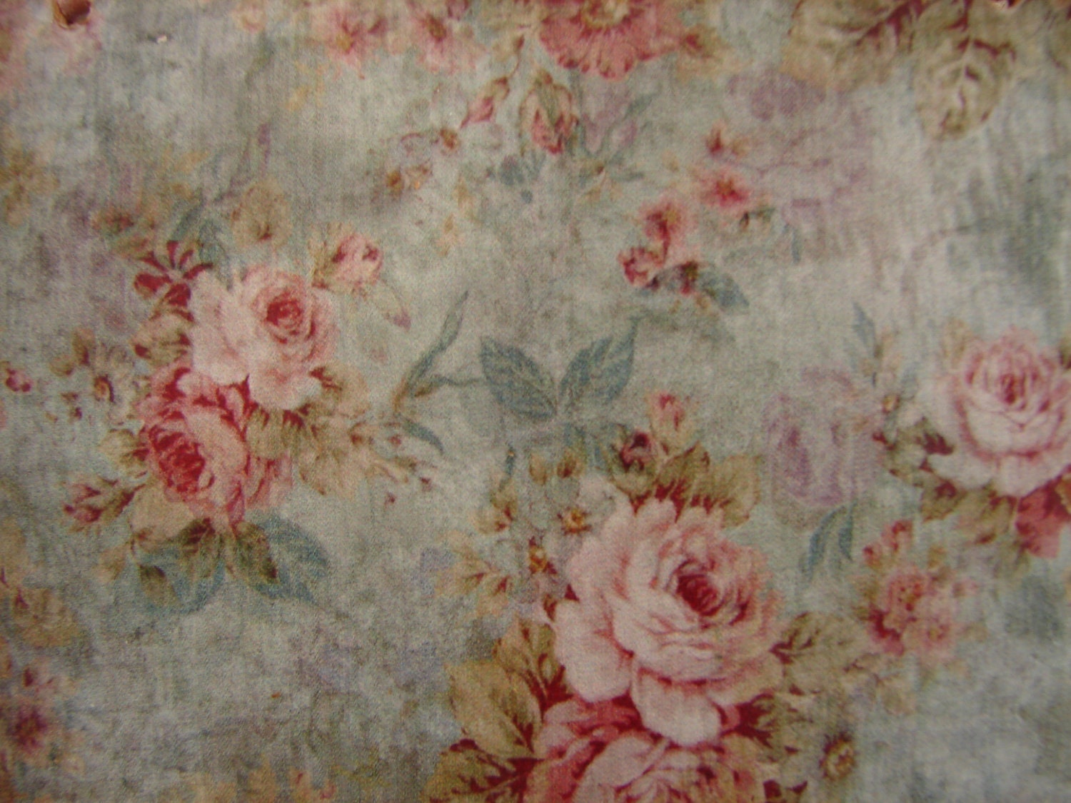 vintage floral wallpaper imageFrench shabby chic pink