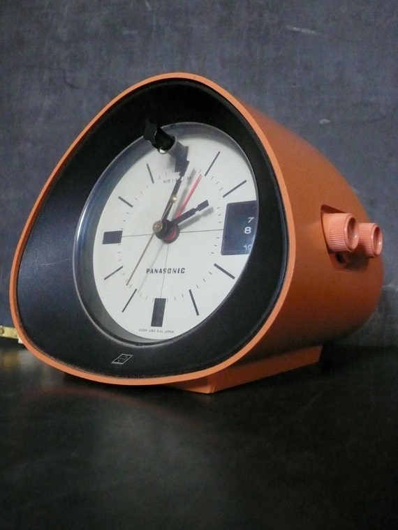 1970s Panasonic RC 1091 clock radio.
