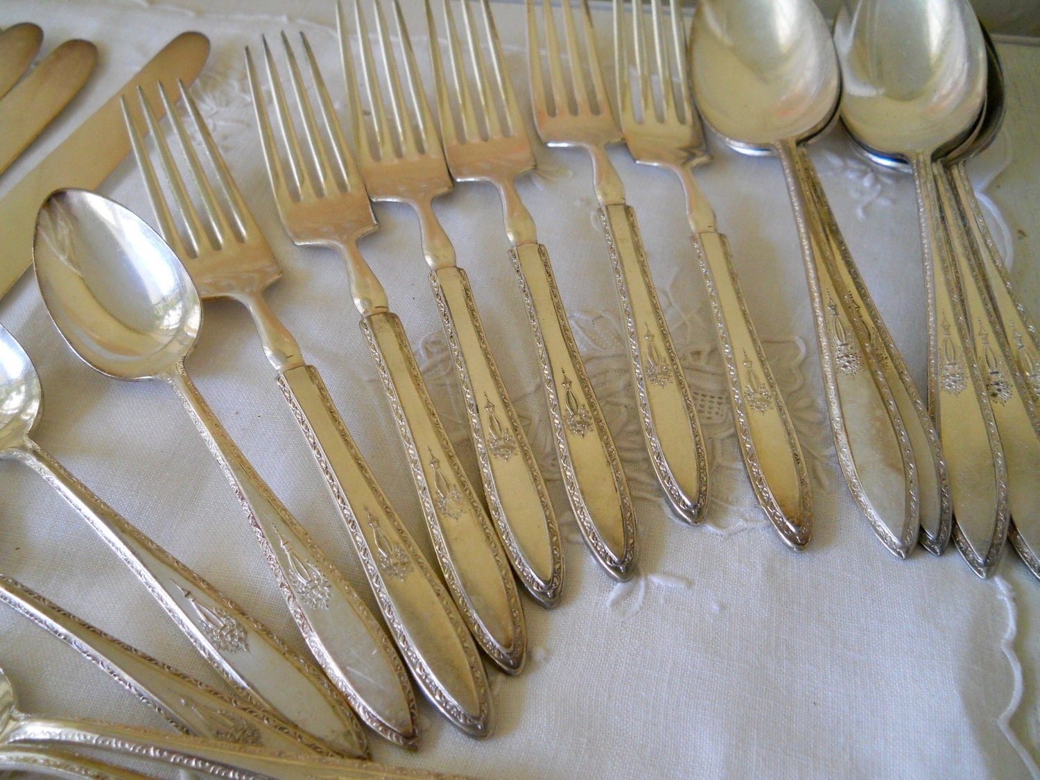 Elegant Flatware 27 Pieces Of Vintage 1925 Silverplate