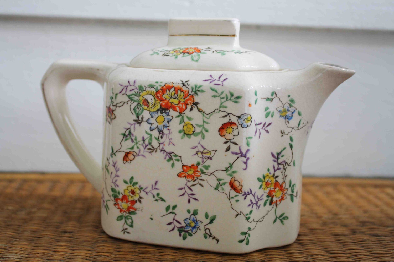 Vintage floral teapot Haute Juice