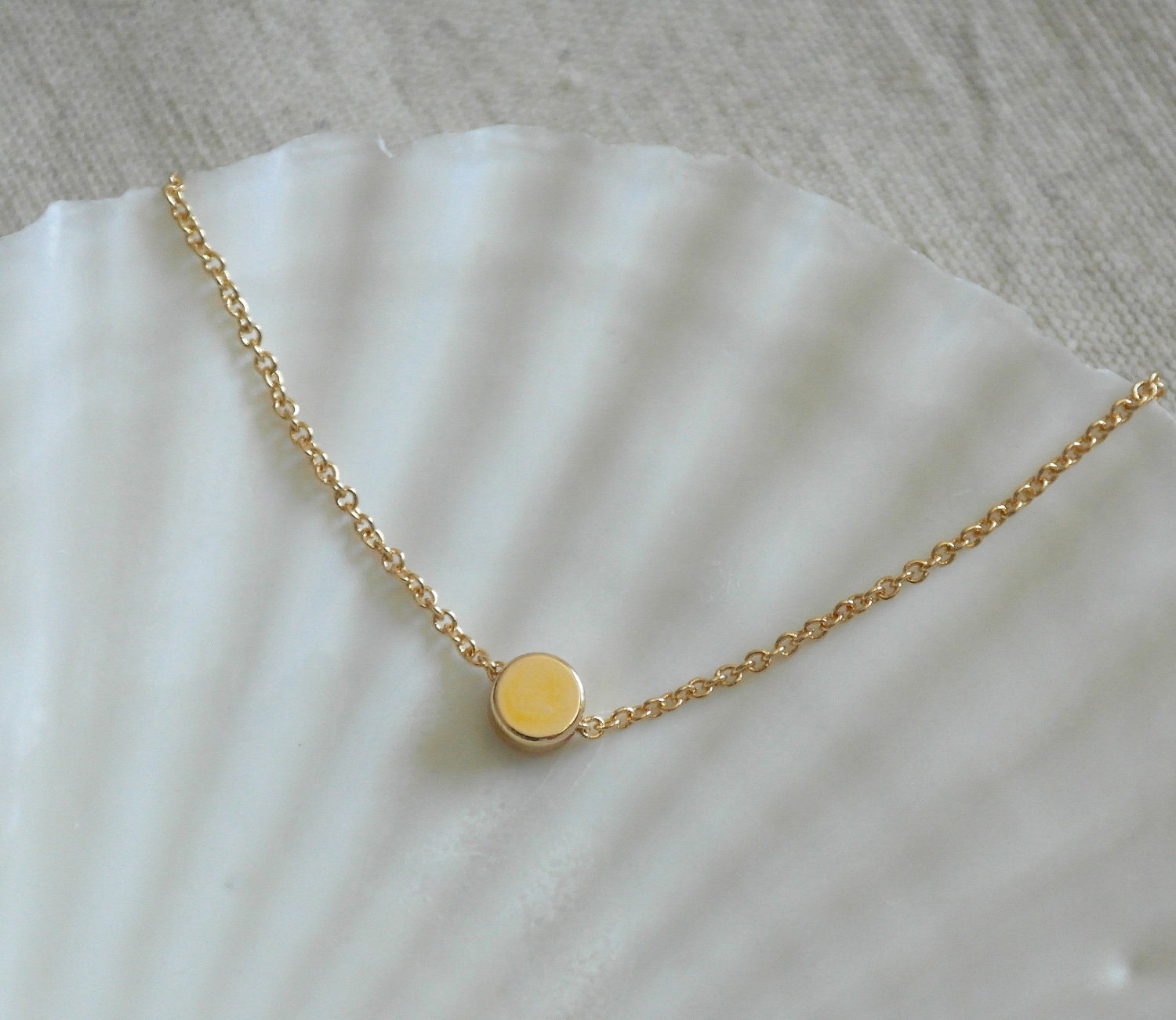 Delicate simple everyday circle gold necklace