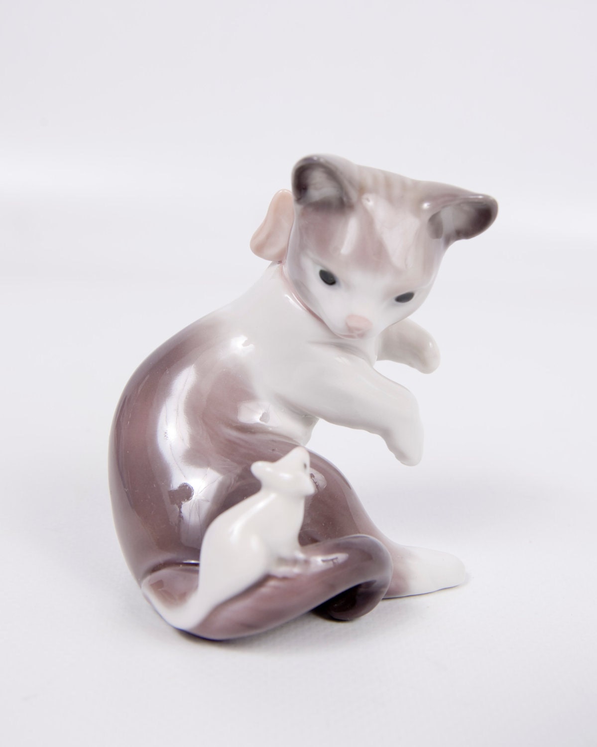 lladro cat with mouse on tail