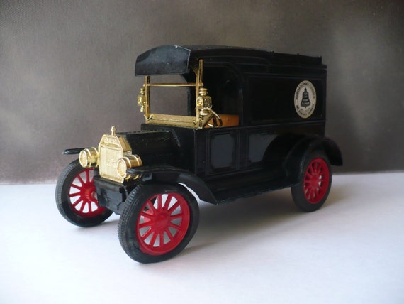 Ertl replica ford 1913 model t van bank #1