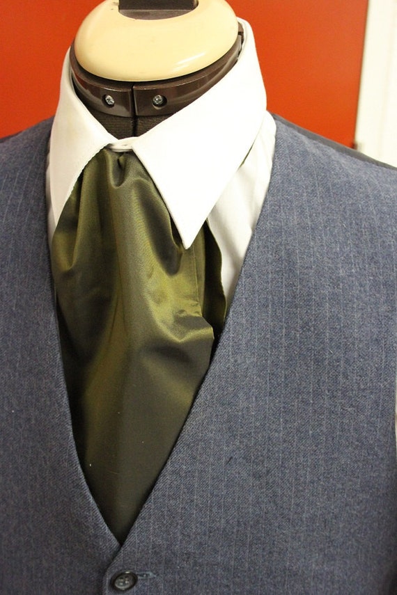 Items similar to Moss Green Cravat on Etsy