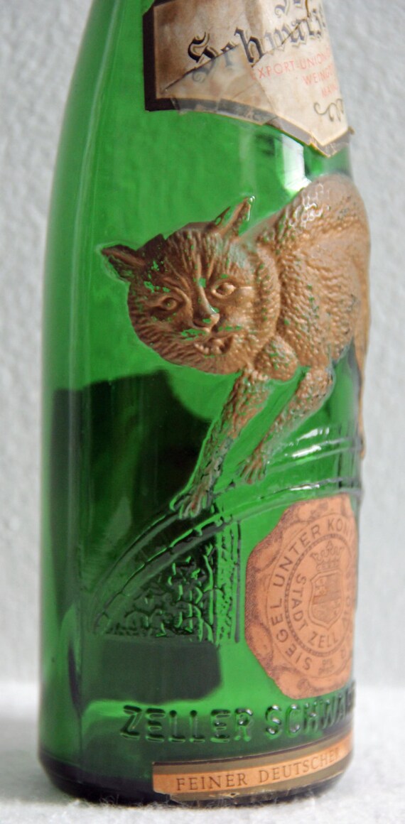 1964 Zeller Schwarze Katz Germany German Wine Bottle Gold