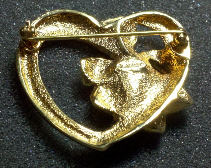 FREE SHIPPING Avon heart brooch, Birthstone Ribbon Bow, Heart Gold Tone, Faux emerald pin, May birthstone heart with bow.