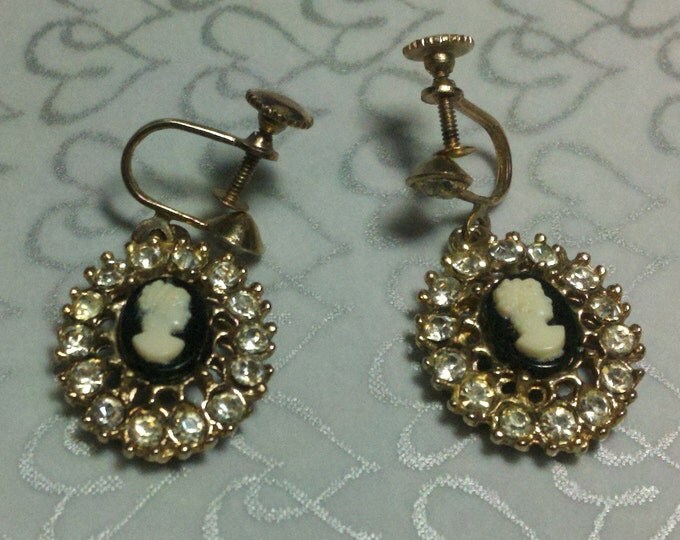 FREE SHIPPING 1940s Cameo earrings! 1940s 1950s cameo rhinestone screw back dangle earrings with black background, gold tone