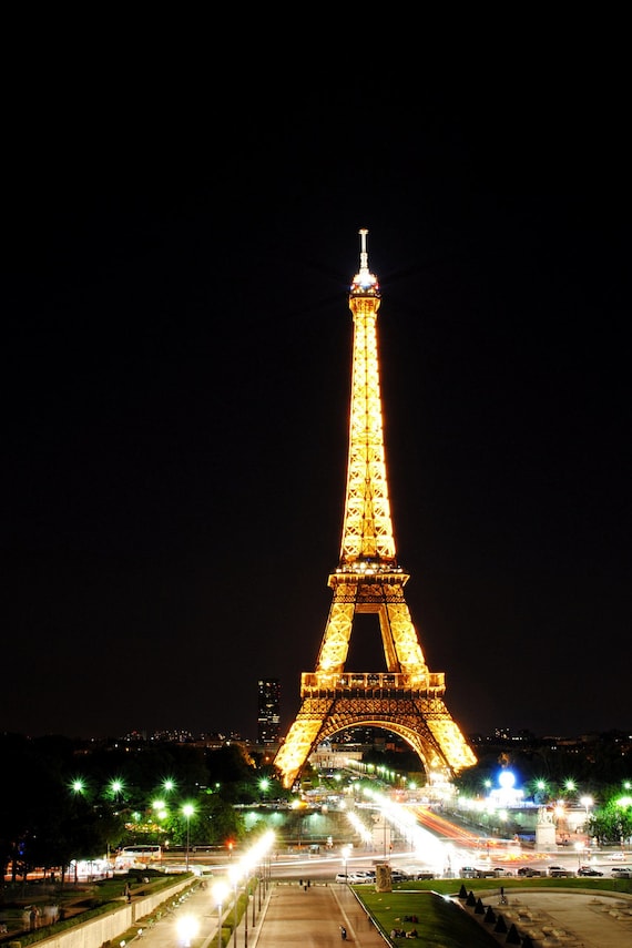 Items similar to Eiffel Tower at night 