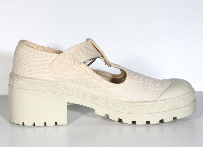 Chunky Cream Canvas 90s Guess TStrap Platform Shoes US Size