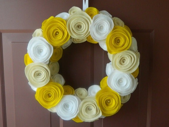 Summer Wreath - Spring Wreath -  Wreath in White, Antique White and Yellow  with pearls in the center- 14 Inch