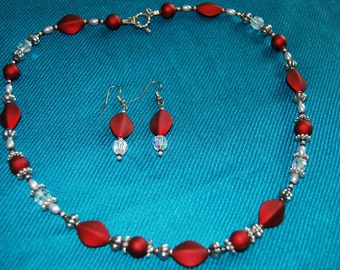 Burgundy, crystal & pearl 20" necklace and earring set