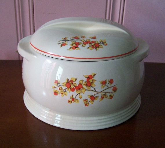 Universal Cambridge Pottery BITTERSWEET Covered Casserole Dish