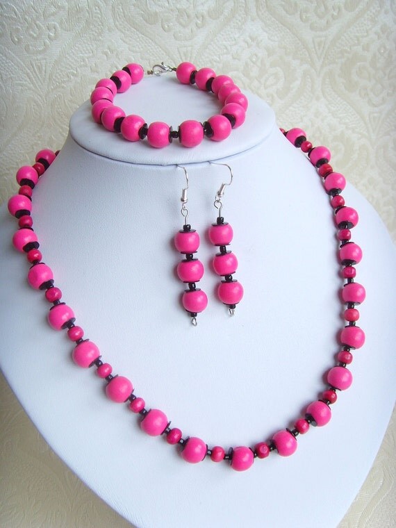 Items similar to Pink and Black Jewelry Set Necklace, Bracelet and