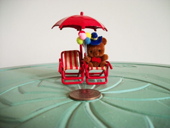 teddy bear with umbrella