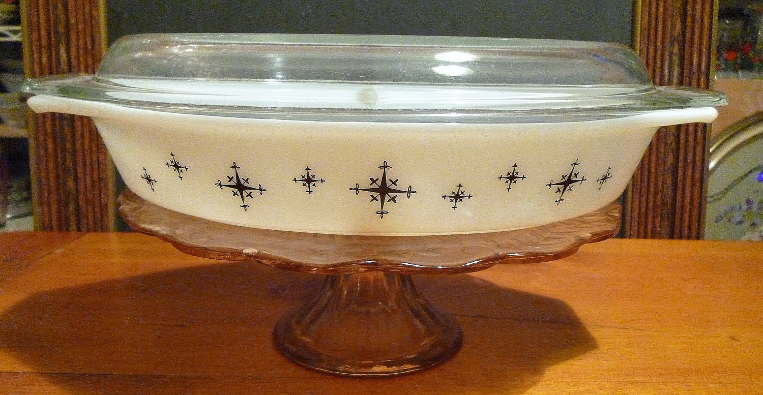 Pyrex Divided Casserole/Serving Dish with Cover Pattern
