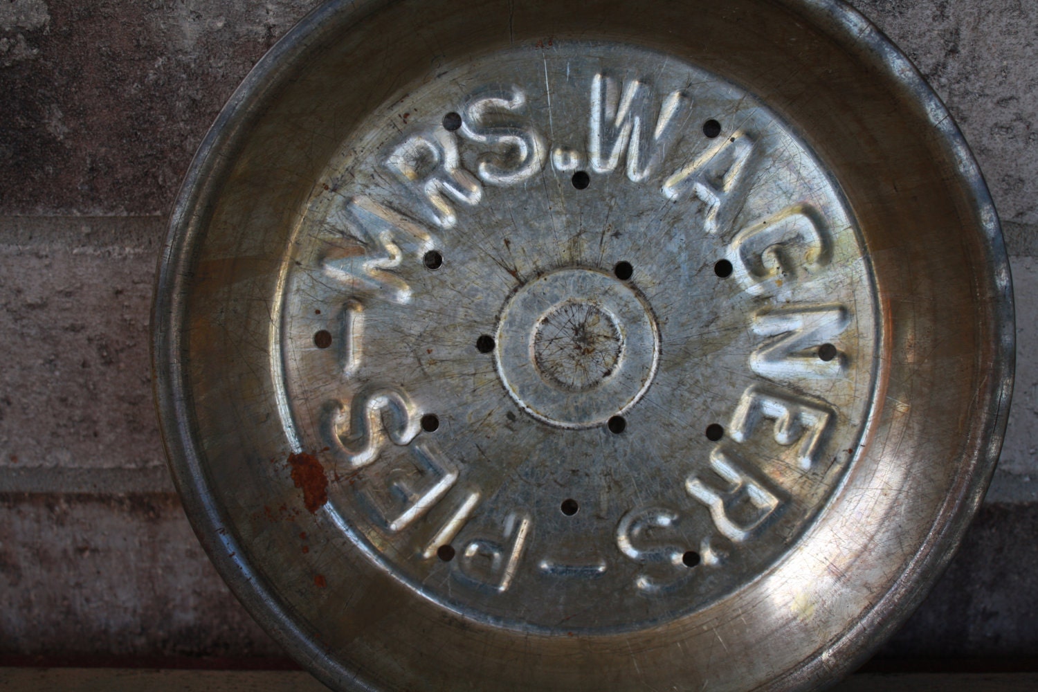 9 inch Mrs. Wagner's Pie tin by VintagelyConstructed on Etsy