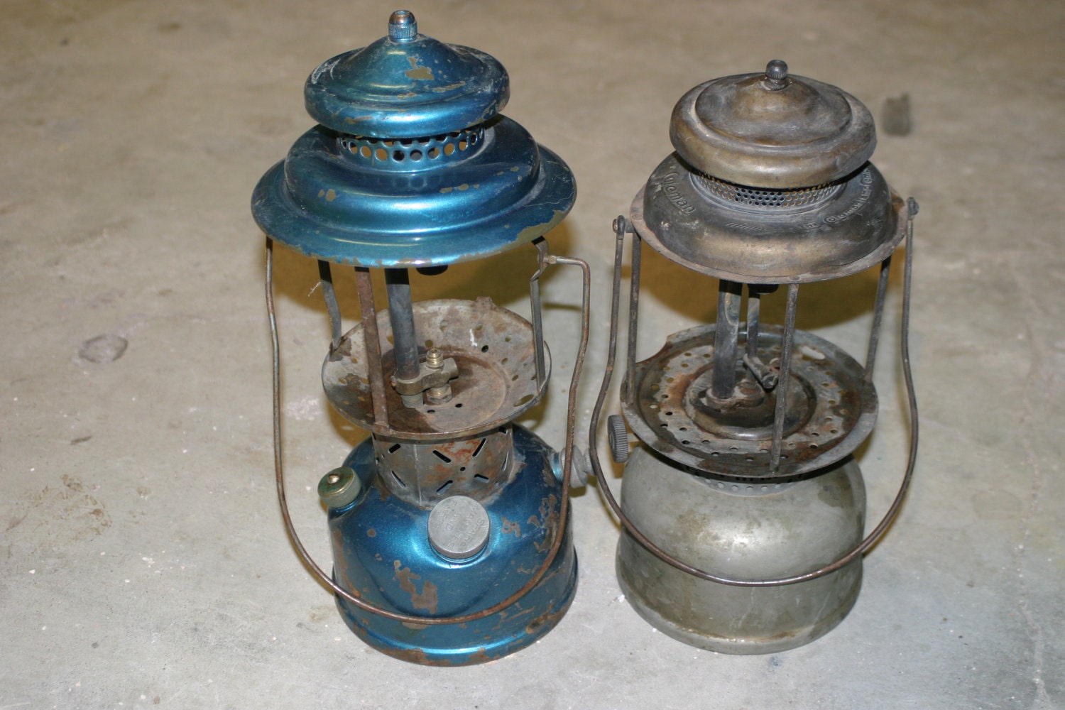 2 vintage COLEMAN LANTERNS 220e Quicklite 1950's for parts