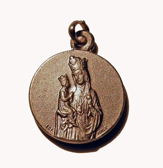 Vintage relic medal of St. Anne of Beaupre with particle of