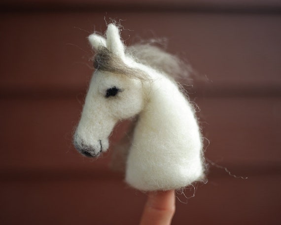 Fingering horse Fingering horse
