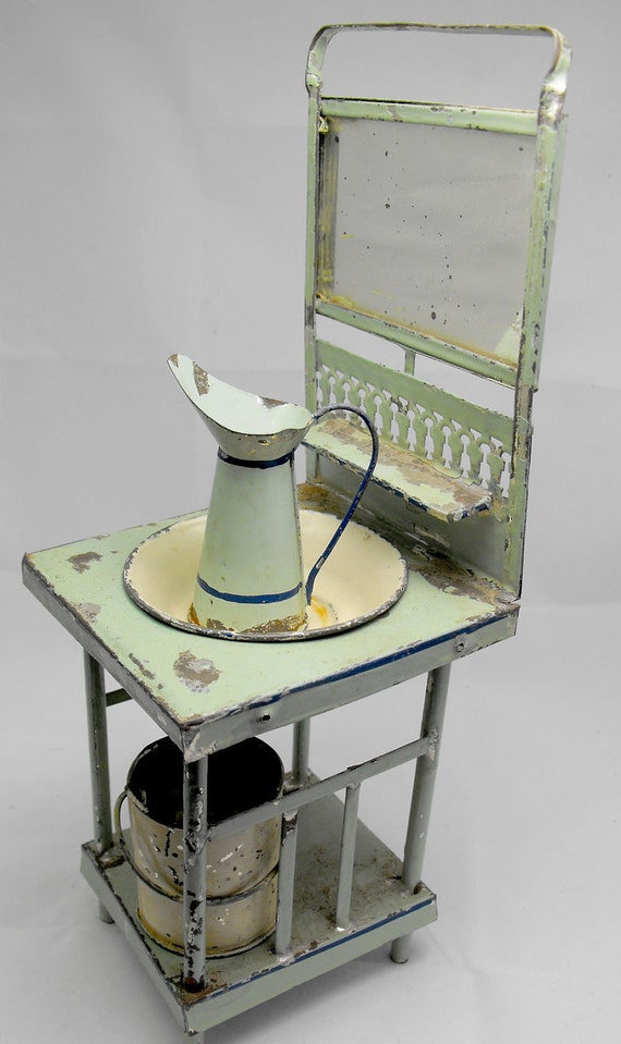 RESERVED FOR Timetraveltreasures. Vintage washbasin set tin