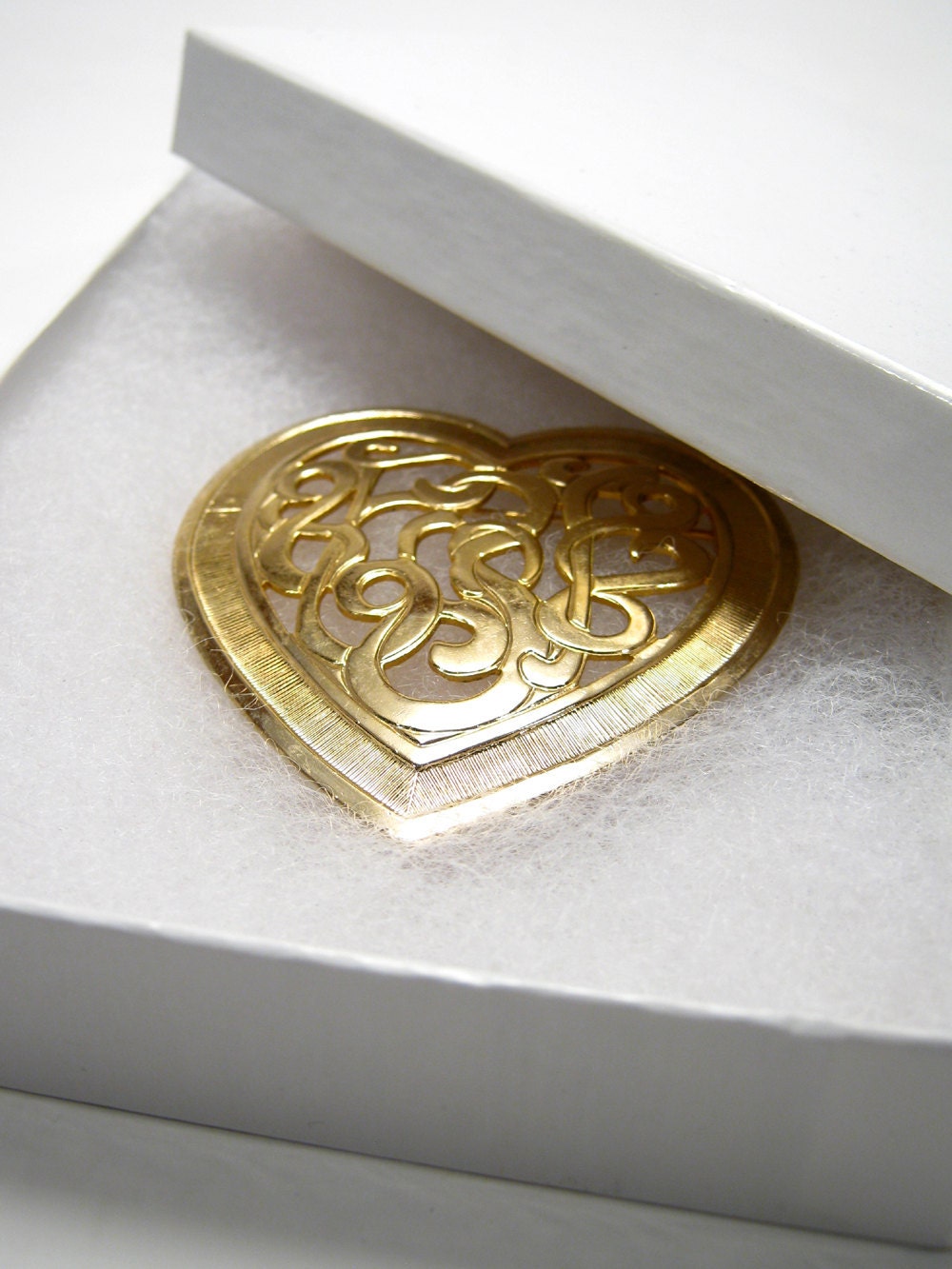 Gold heart brooch ornate gold tone openwork big heart broach