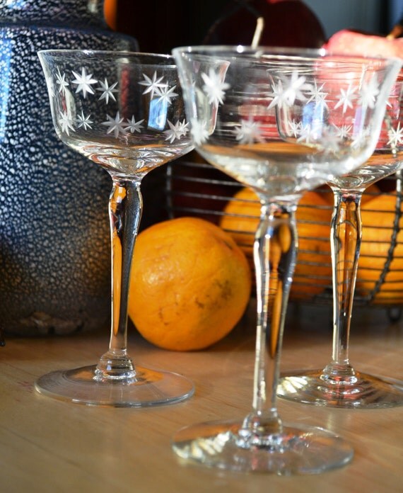 Vintage Etched Stars Champagne Glasses Star by AdeleBeeAnnVintage