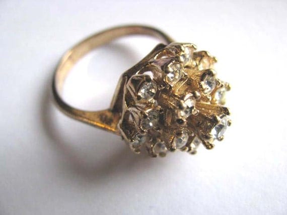 Vintage 18KT Size 10 Ring HGE Diamond Look