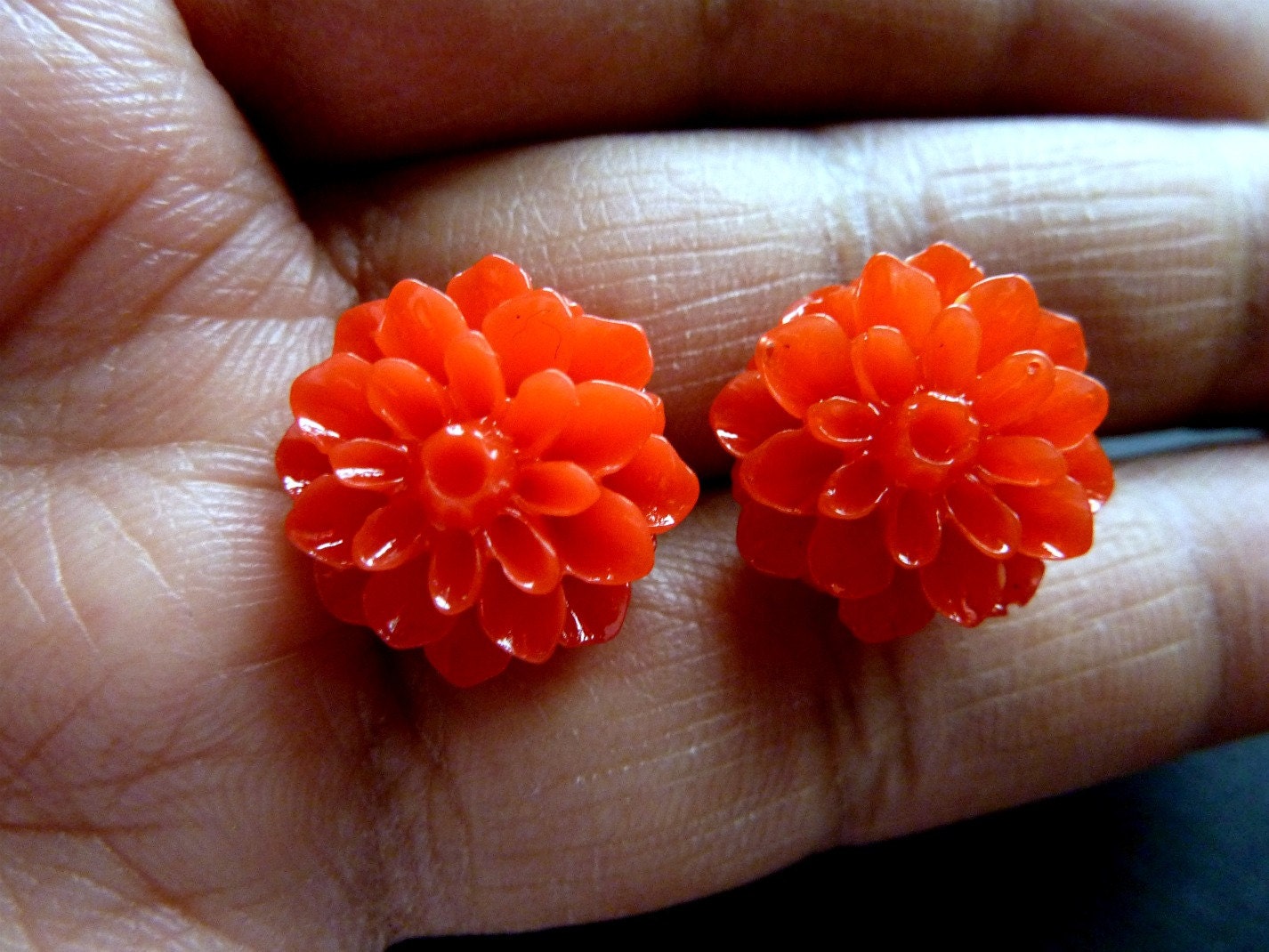 Red Flower Earrings. Red Rose Earrings Resin by Dewdropsdreams